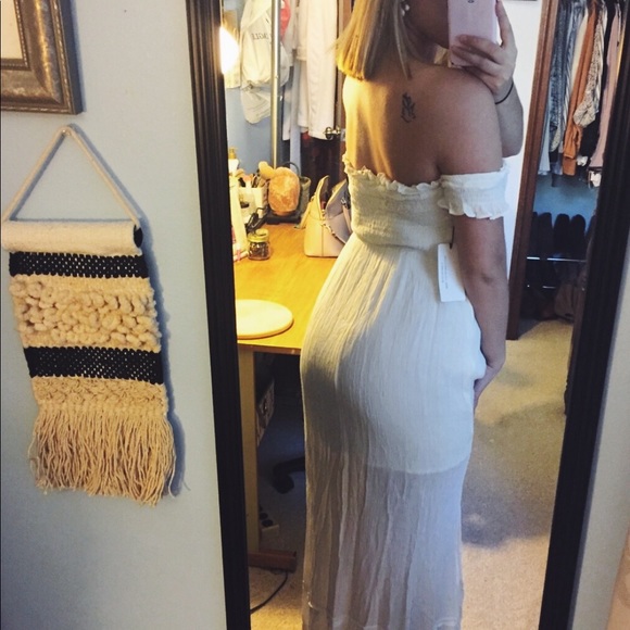 Off the shoulder white maxi dress - Picture 2 of 3